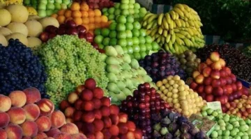 تباين أسعار الفاكهة في الأسواق مع انخفاض الخوخ وارتفاع الجوافة 3 جنيهات